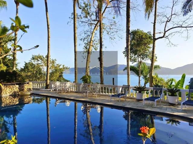 Casa / Sobrado para Venda em Ubatuba/SP Centro 6 Quartos