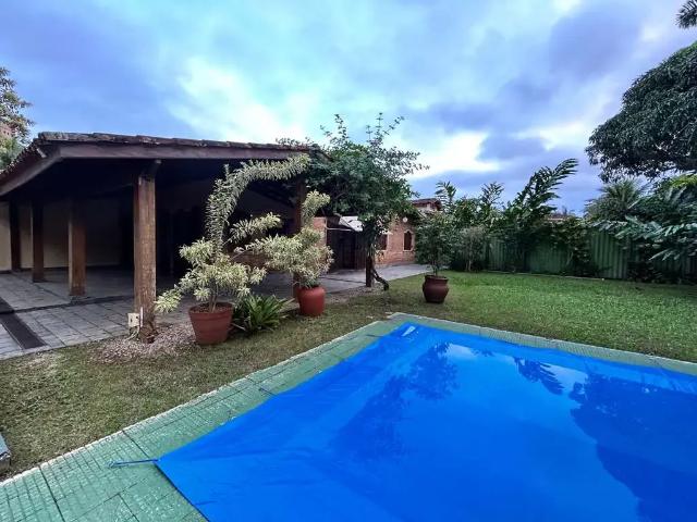 Casa / Sobrado para Venda em Ubatuba/SP Barra da Lagoa 4 Quartos