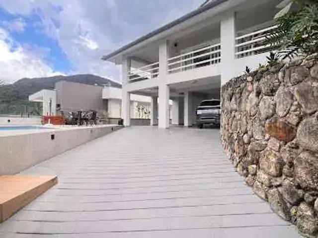 Casa / Sobrado para Venda em Ubatuba/SP Enseada 4 Quartos