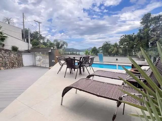 Casa / Sobrado para Venda em Ubatuba/SP Enseada 4 Quartos