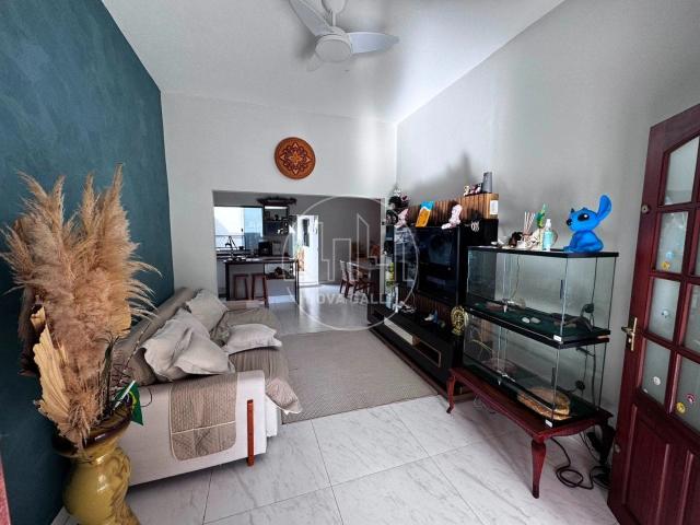 Casa / Sobrado para Venda em Ubatuba/SP Estufa I 3 Quartos