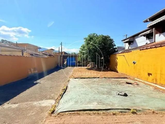 Casa / Sobrado para Venda em Ubatuba/SP Estufa I 2 Quartos