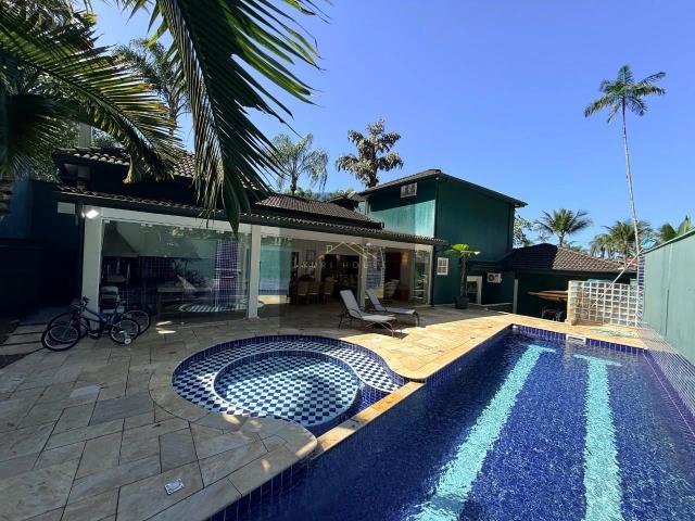 Casa / Sobrado para Venda em Ubatuba/SP Horto 4 Quartos