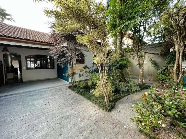 Casa / Sobrado para Venda em Ubatuba/SP Itaguá 6 Quartos