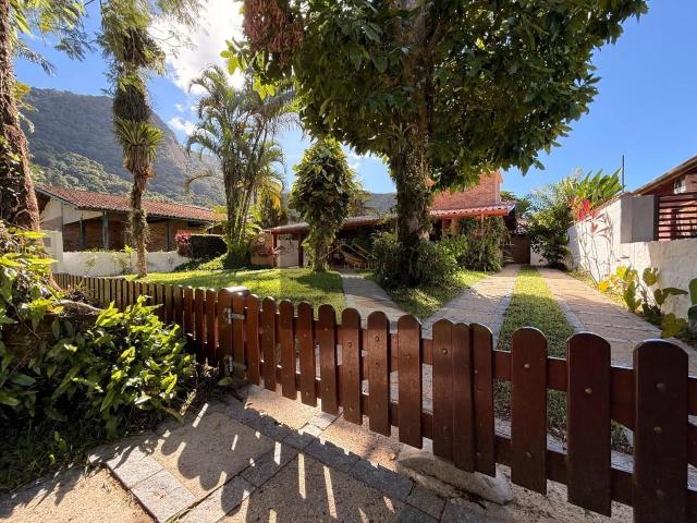 Casa / Sobrado para Venda em Ubatuba/SP Jardim Pedra Verde 4 Quartos