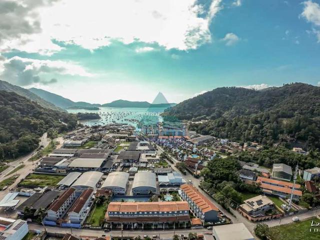 Casa / Sobrado para Venda em Ubatuba/SP Saco da Ribeira 3 Quartos