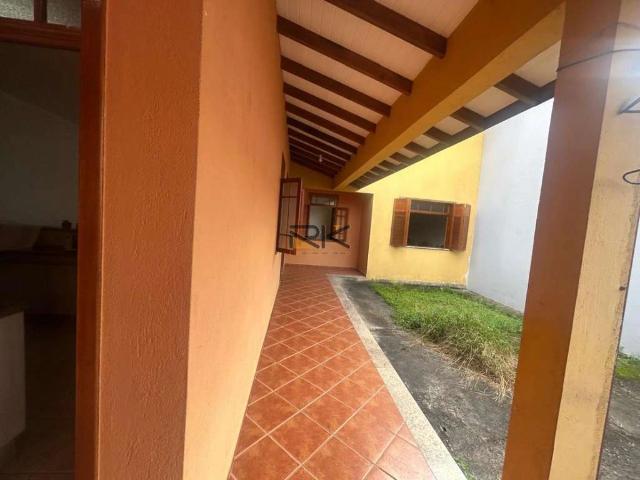 Casa / Sobrado para Venda em Ubatuba/SP Sumaré 4 Quartos