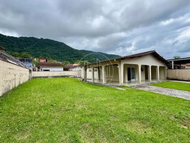 Casa / Sobrado para Venda em Ubatuba/SP Perequê Açu 3 Quartos