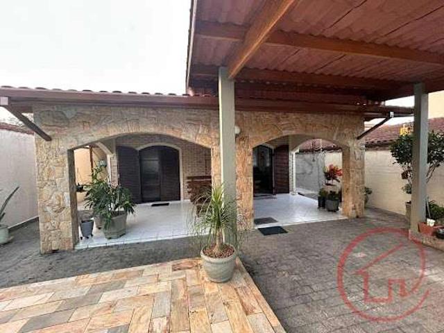 Casa / Sobrado para Venda em Ubatuba/SP Umuarama 3 Quartos