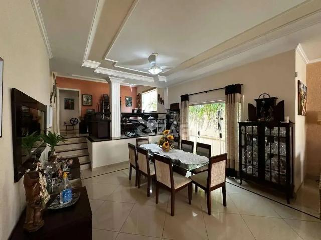 Casa / Sobrado para Venda em Uberaba/MG Cidade Jardim 4 Quartos