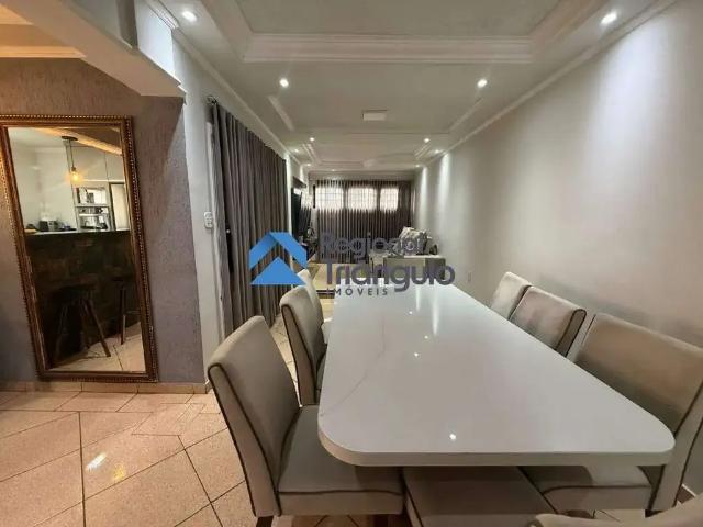 Casa / Sobrado para Venda em Uberaba/MG Jardim Califórnia 3 Quartos