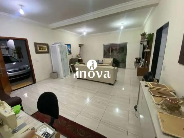 Casa / Sobrado para Venda em Uberaba/MG Jardim Elza Amuí I 4 Quartos