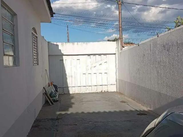 Casa / Sobrado para Venda em Uberlândia/MG Lagoinha 3 Quartos