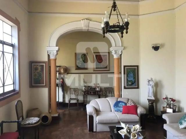 Casa / Sobrado para Venda em Uberlândia/MG Centro 4 Quartos