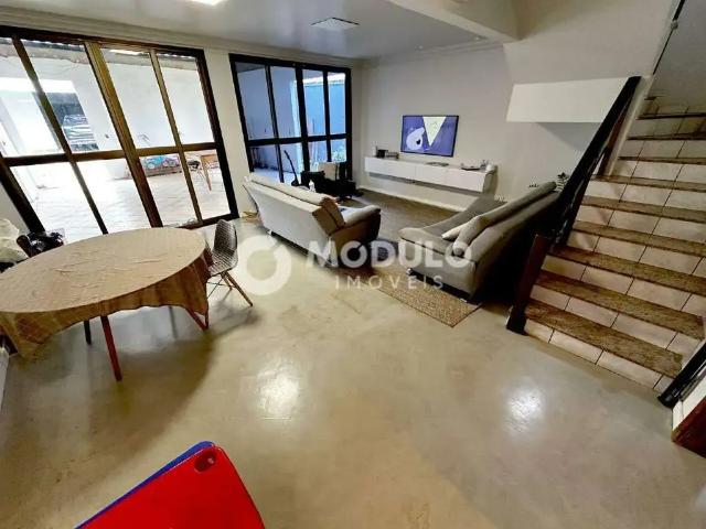 Casa / Sobrado para Venda em Uberlândia/MG Cidade Jardim 4 Quartos