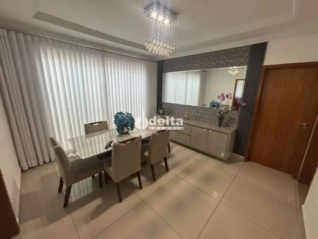 Casa / Sobrado para Venda em Uberlândia/MG Cidade Jardim 4 Quartos