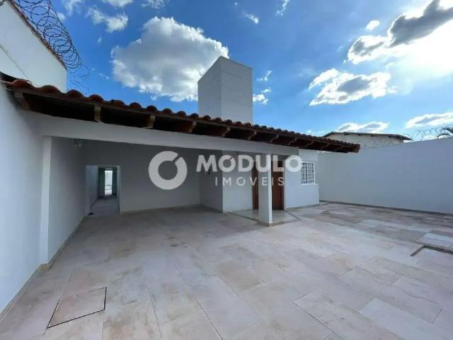 Casa / Sobrado para Venda em Uberlândia/MG Cidade Jardim 4 Quartos