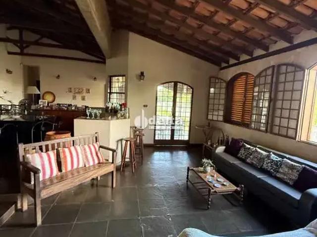 Casa / Sobrado para Venda em Uberlândia/MG Cidade Jardim 5 Quartos