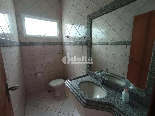 Casa / Sobrado para Venda em Uberlândia/MG Cidade Jardim 5 Quartos
