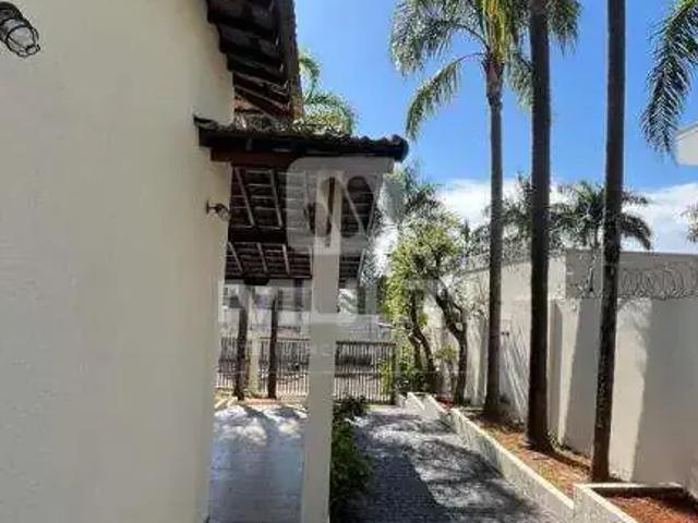 Casa / Sobrado para Venda em Uberlândia/MG Cidade Jardim 6 Quartos