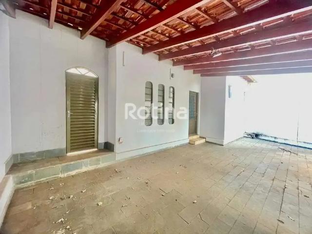 Casa / Sobrado para Venda em Uberlândia/MG Cidade Jardim 3 Quartos