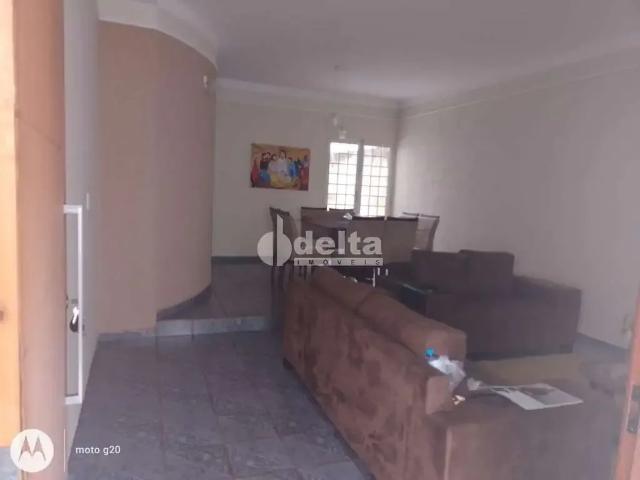 Casa / Sobrado para Venda em Uberlândia/MG Cidade Jardim 3 Quartos