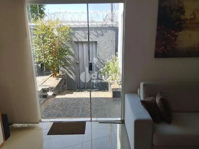 Casa / Sobrado para Venda em Uberlândia/MG Cidade Jardim 3 Quartos