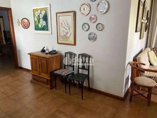 Casa / Sobrado para Venda em Uberlândia/MG Cidade Jardim 3 Quartos