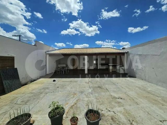 Casa / Sobrado para Venda em Uberlândia/MG Custódio Pereira 4 Quartos
