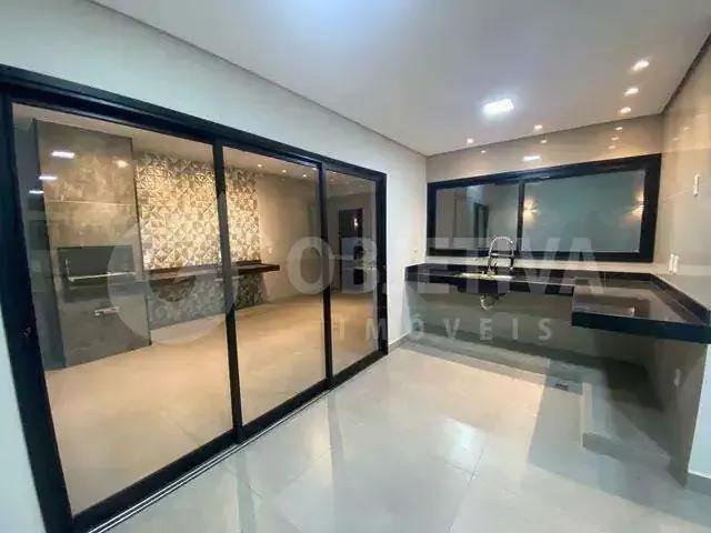 Casa / Sobrado para Venda em Uberlândia/MG Custódio Pereira 3 Quartos