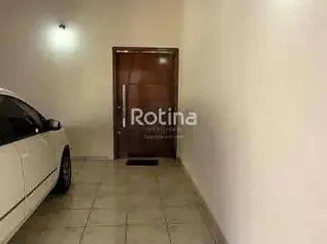 Casa / Sobrado para Venda em Uberlândia/MG Custódio Pereira 3 Quartos