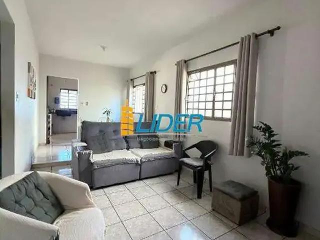 Casa / Sobrado para Venda em Uberlândia/MG Custódio Pereira 3 Quartos