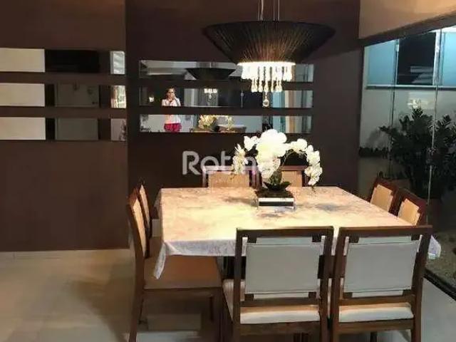 Casa / Sobrado para Venda em Uberlândia/MG Alto Umuarama 4 Quartos