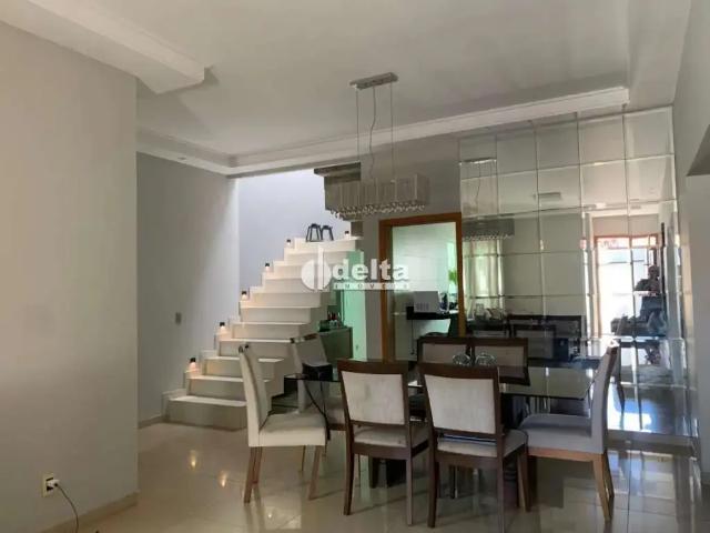 Casa / Sobrado para Venda em Uberlândia/MG Alto Umuarama 4 Quartos