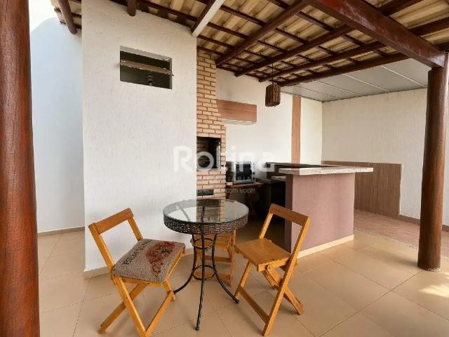 Casa / Sobrado para Venda em Uberlândia/MG Bosque dos Buritis 4 Quartos