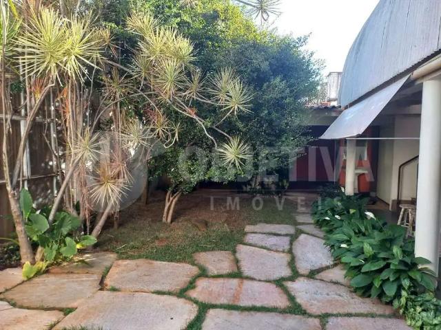 Casa / Sobrado para Venda em Uberlândia/MG Fundinho 12 Quartos