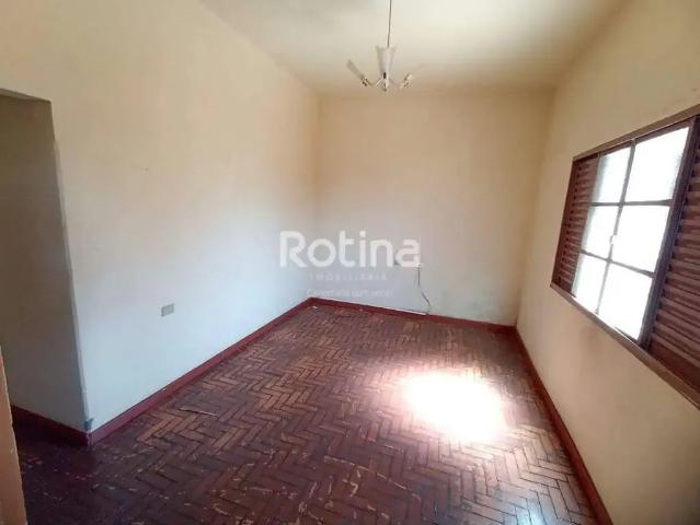 Casa / Sobrado para Venda em Uberlândia/MG Fundinho 4 Quartos