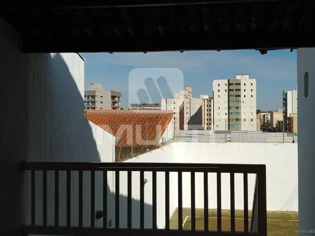 Casa / Sobrado para Venda em Uberlândia/MG Fundinho 4 Quartos