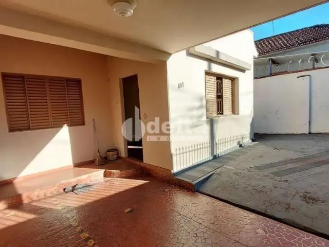 Casa / Sobrado para Venda em Uberlândia/MG Fundinho 4 Quartos