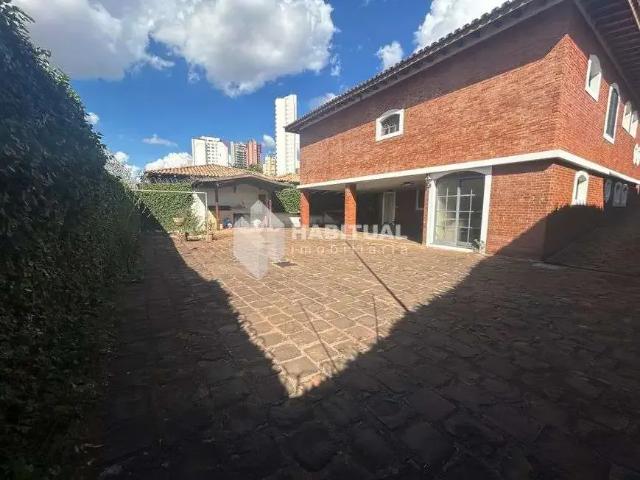 Casa / Sobrado para Venda em Uberlândia/MG Fundinho 6 Quartos