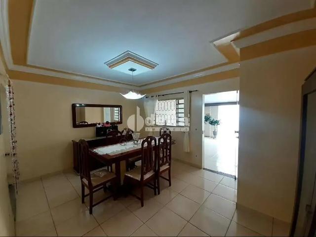 Casa / Sobrado para Venda em Uberlândia/MG Jardim das Palmeiras 3 Quartos