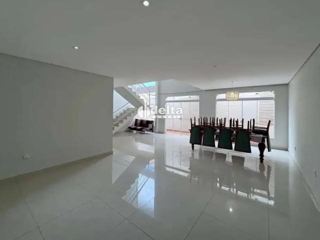 Casa / Sobrado para Venda em Uberlândia/MG Jardim das Palmeiras 4 Quartos