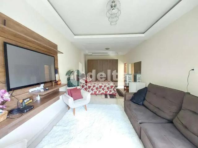 Casa / Sobrado para Venda em Uberlândia/MG Jardim das Palmeiras 4 Quartos