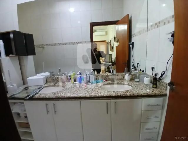 Casa / Sobrado para Venda em Uberlândia/MG Jardim Karaíba 3 Quartos