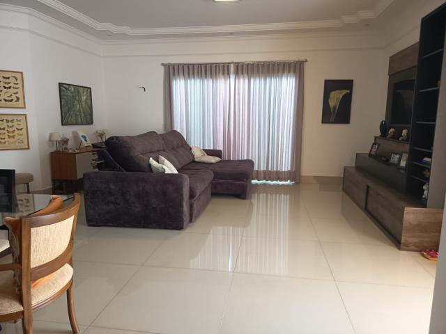 Casa / Sobrado para Venda em Uberlândia/MG Jardim Karaíba 3 Quartos