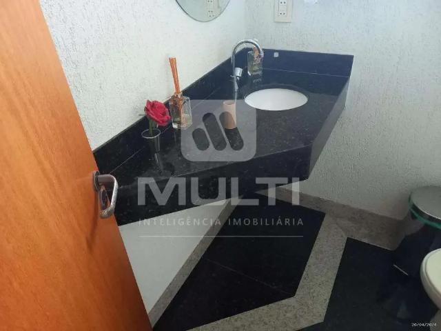 Casa / Sobrado para Venda em Uberlândia/MG Jardim Karaíba 3 Quartos