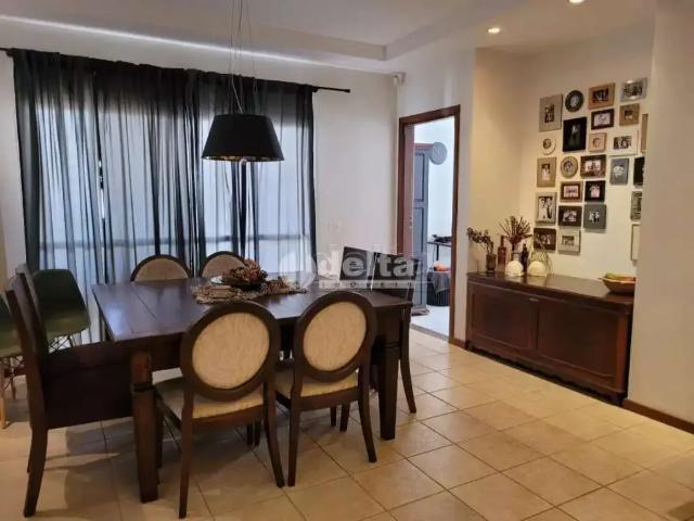 Casa / Sobrado para Venda em Uberlândia/MG Jardim Karaíba 3 Quartos