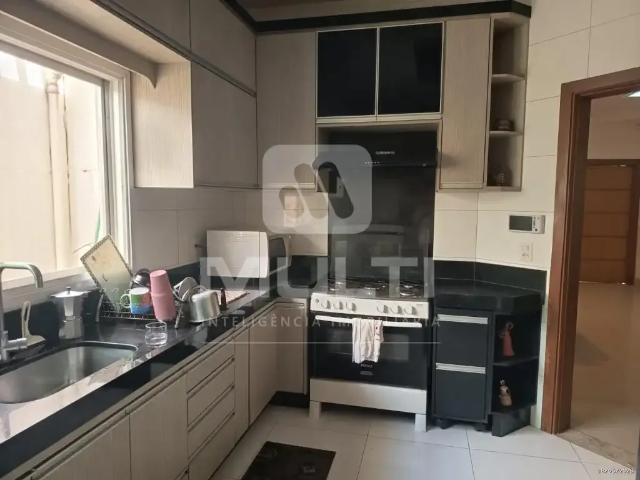 Casa / Sobrado para Venda em Uberlândia/MG Jardim Karaíba 3 Quartos