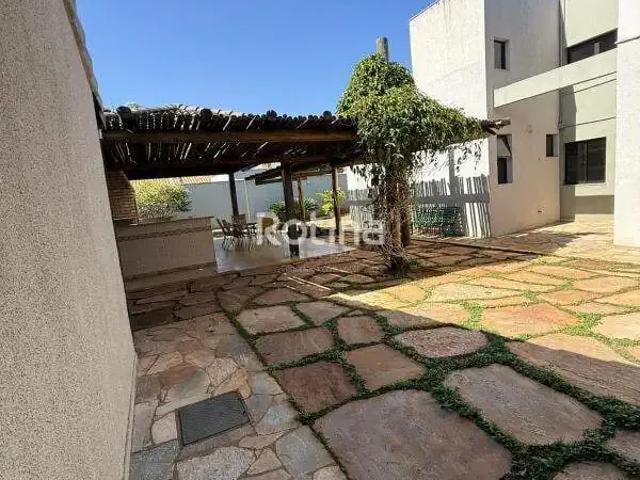 Casa / Sobrado para Venda em Uberlândia/MG Jardim Karaíba 3 Quartos