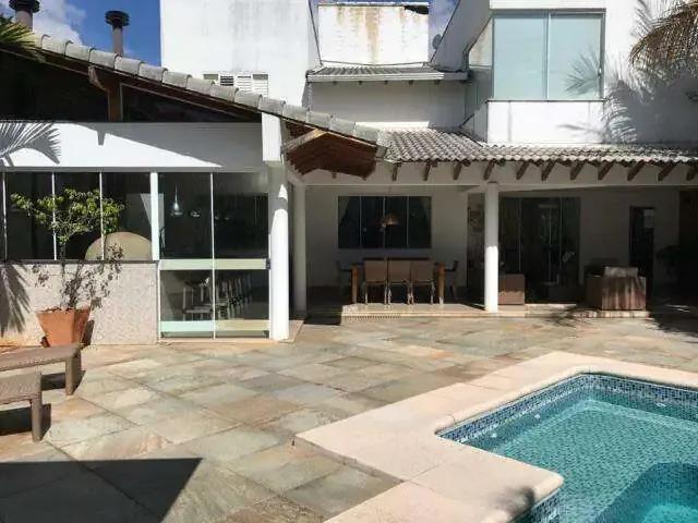 Casa / Sobrado para Venda em Uberlândia/MG Jardim Karaíba 4 Quartos